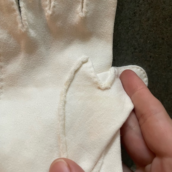 Gloves from Hong Kong - Picture 4 of 4